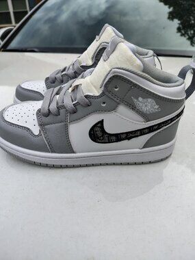 Air Jordan 1 Mid Grey White Kids Size 2Y Sneakers Excellent